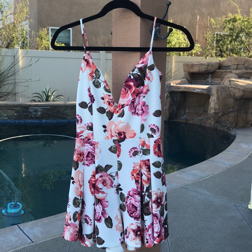 Floral Romper. Wired low V